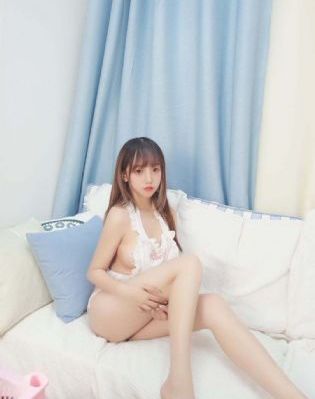大胸女学生