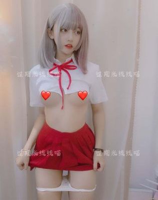 两个奶被老头摸着吃视频