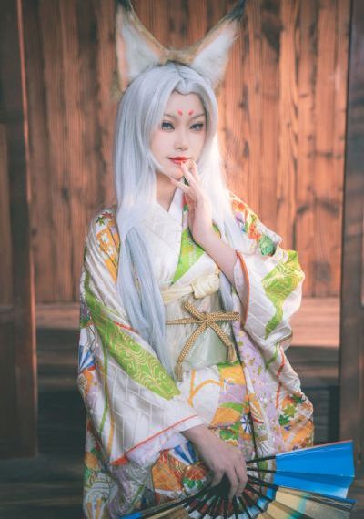少妇羞涩呻吟乳沟偷拍视频