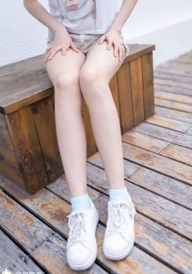 白丝美女被c