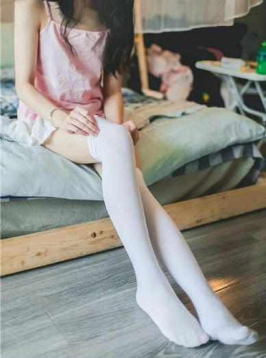 森林里的熊先生冬眠中