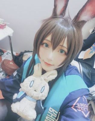 图书馆的她