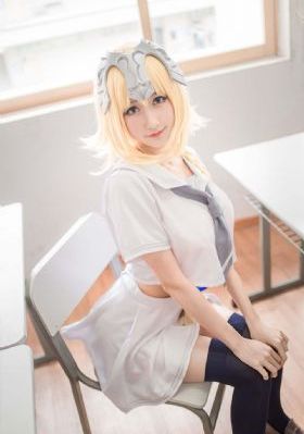 白丝美女被c