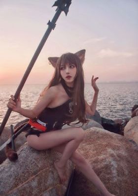 秘书伺候老板玩3p