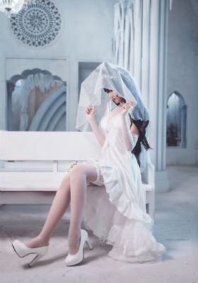 女性黑色蕾丝抹胸开叉短裙拔萝卜